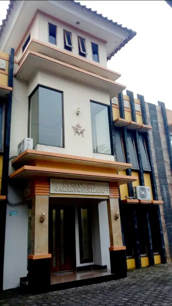 Rumah 3lantai di jagakarsa jaksel LT.608m garasi muat 10mobil