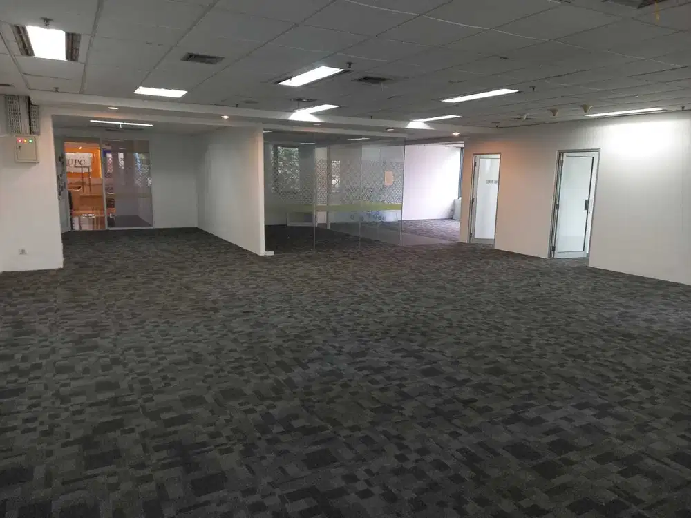 Sewa Kantor Sdh Partisi 243 m2 di Gedung Ventura Simatupang, Hrg Nego