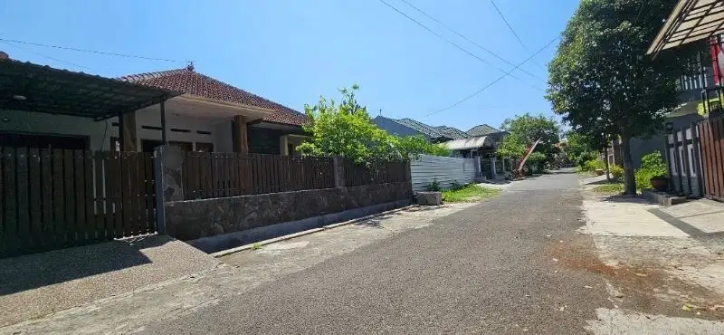 rumah bagus di jl bunga suhat dekat kampus UB Brawijaya bgus bwt kos