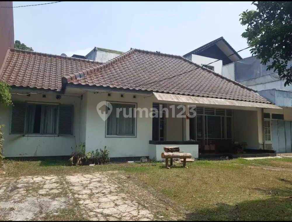 Rumah Lama Terawat Siap Huni Hegarmanah