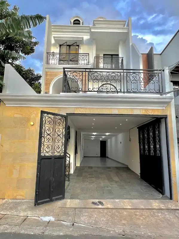 Jual Rumah Private pool dan Rooftop di  Jagakarsa Jaksel