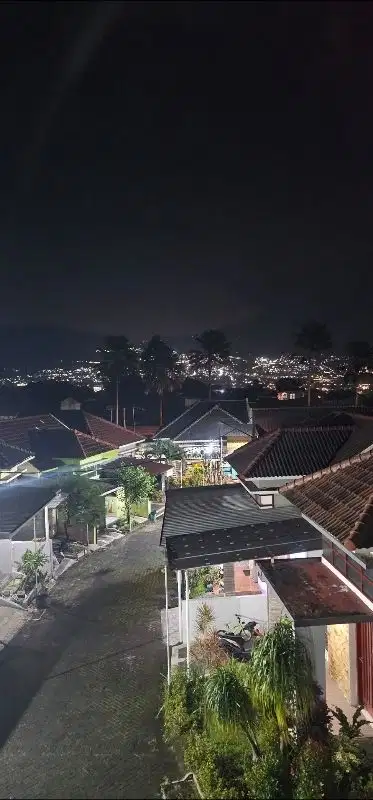villa strategis BU dekat sekali ke wisata tengah kota batu view bagus