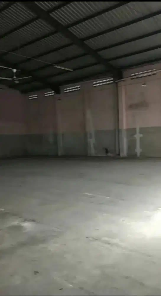 DIsewakan murah gudang 810 m2 tengah solo