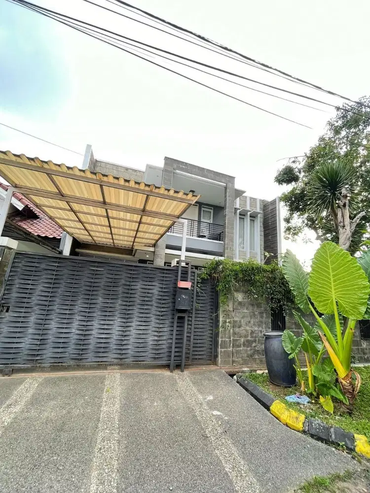 Rumah Mewah 2 Lantai Dalam Cluster Batununggal Indah