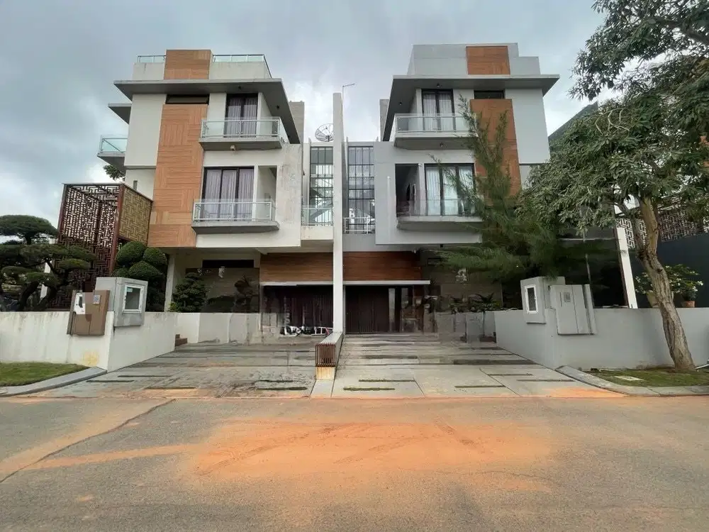 Dijual murah rumah 3,5 lantai full interior furnish di Citraland Megah