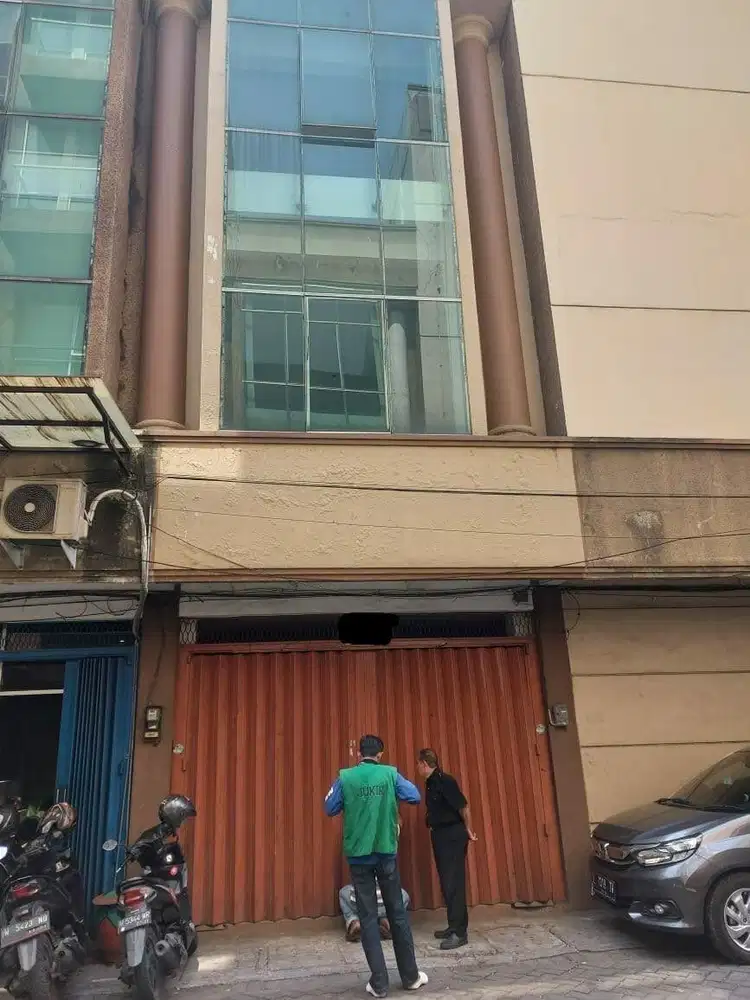 Dijual Cepat Ruko  3 Lt jl.Kayoon Surabaya