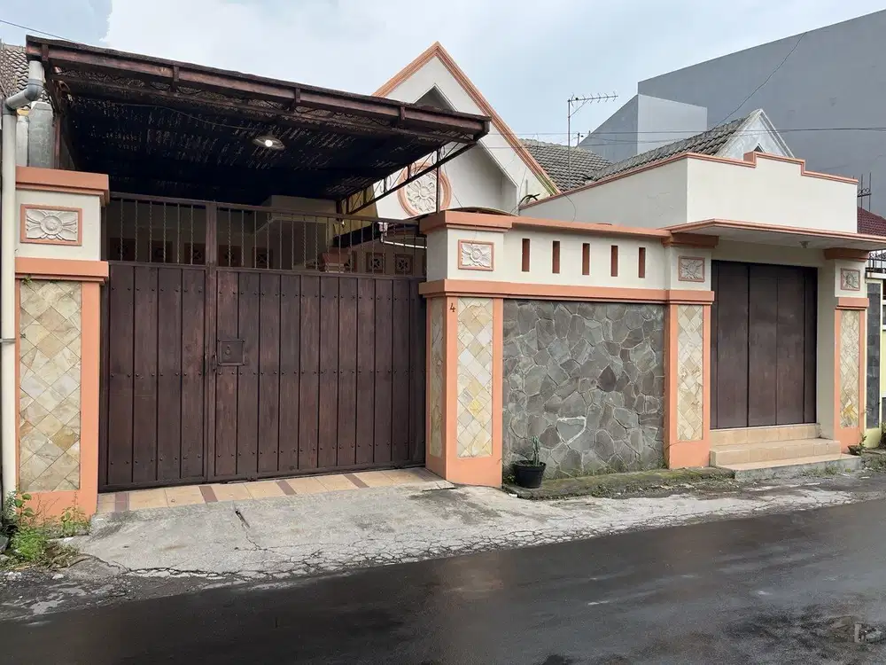 Rumah luas dekat Pakuwon mall solo baru