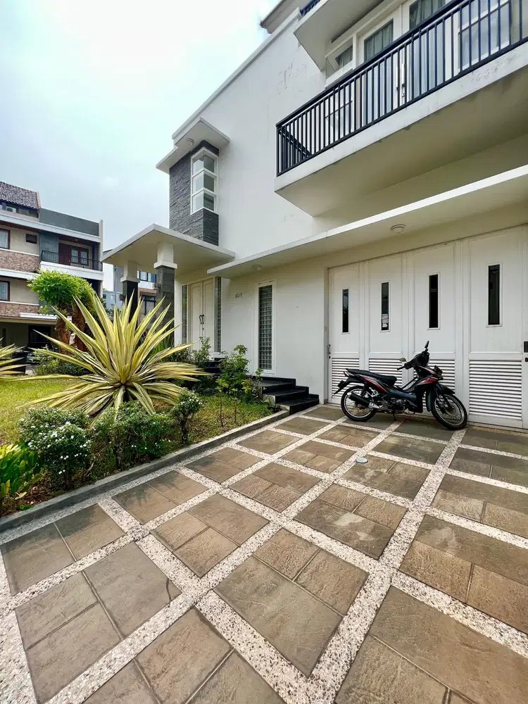Rumah 3 lantai di Lebak Bulus, jakarta Selatan