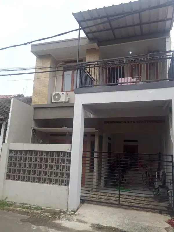 Di jual rumah siap huni 2 tingkat di perumahan  buah batu