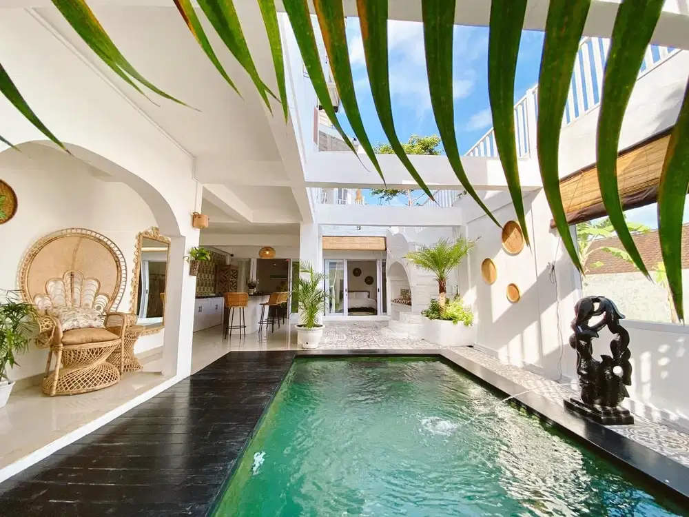 dijual villa lantai 3 seminyak