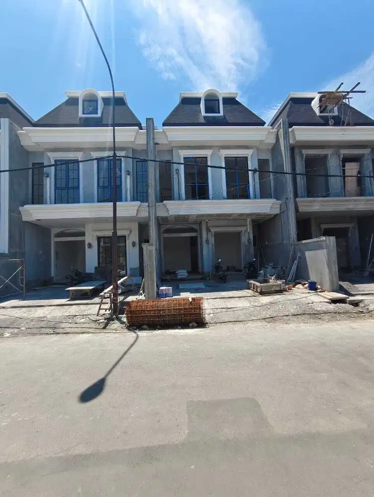 Rumah American Style Dharmahusada Surabaya