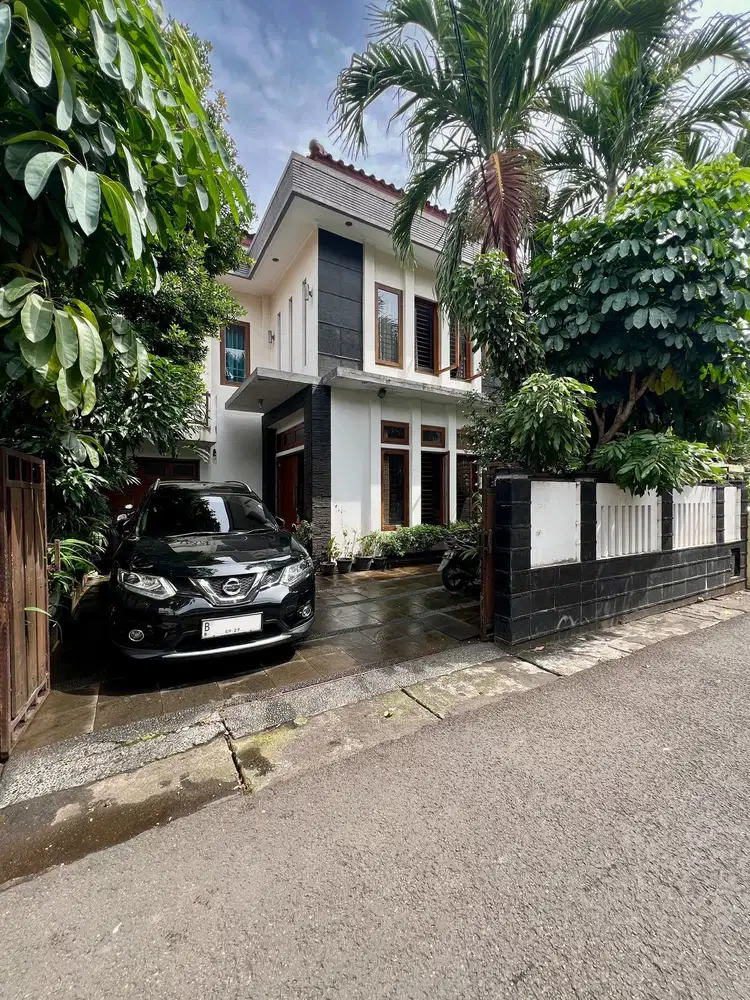 Rumah 2 Lantai di Senopati Area, Kebayoran Baru