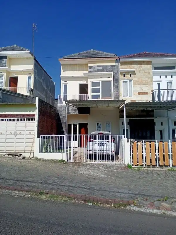 rumah cantik 2 lt pinggir jalan daerah dau dkt perbatasan malang batu