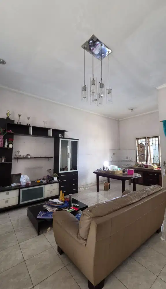 Dijual Cepat Rumah Luas di Anggrek Loka BSD