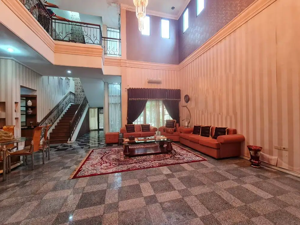Dijual Rumah Mewah Semi Furnished Lokasi Puri Anjasmoro Semarang