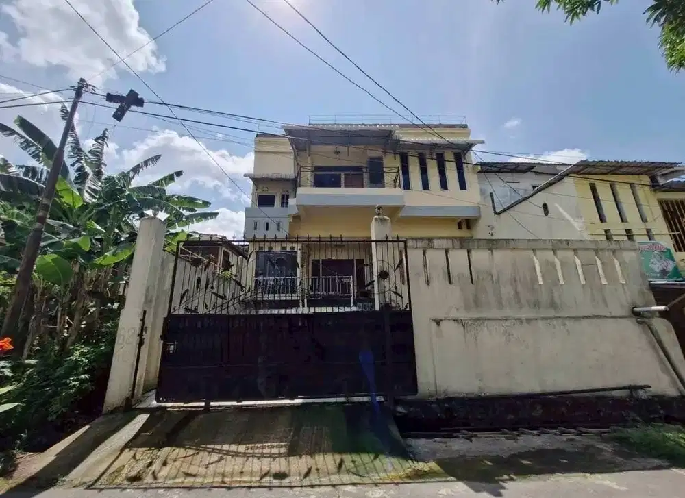 Dijual murah Rumah 3 lantai shm di Baloi