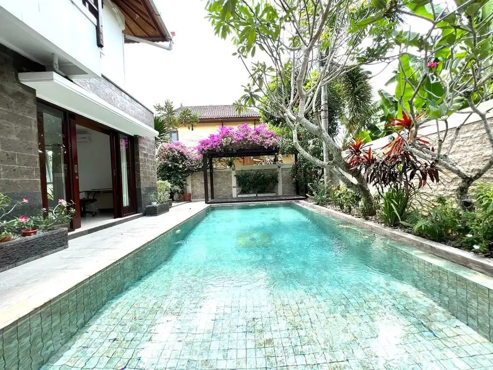 Dijual villa lantai 2 style tropical lomasi padonan