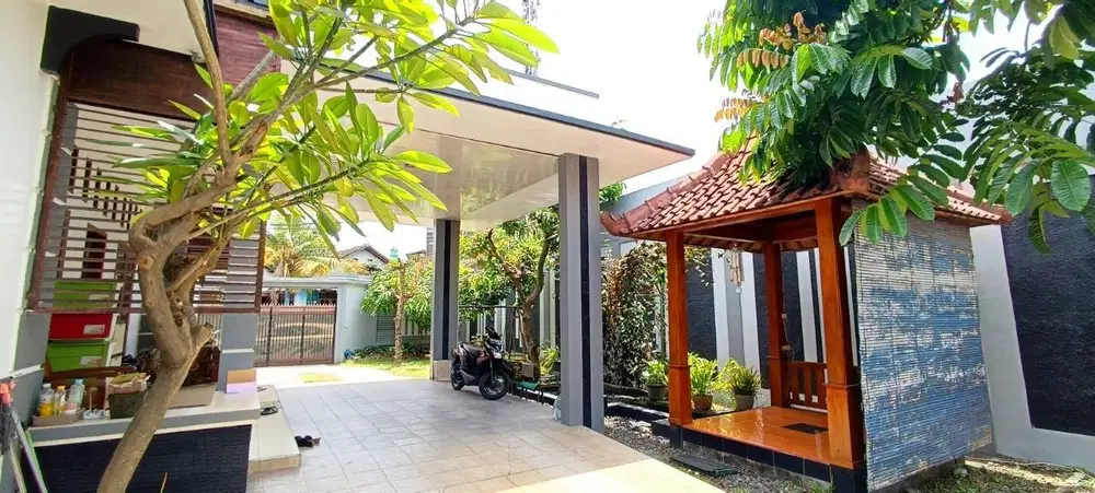 Rumah mewah halaman luas sumber Banjarsari solo dijual cepat