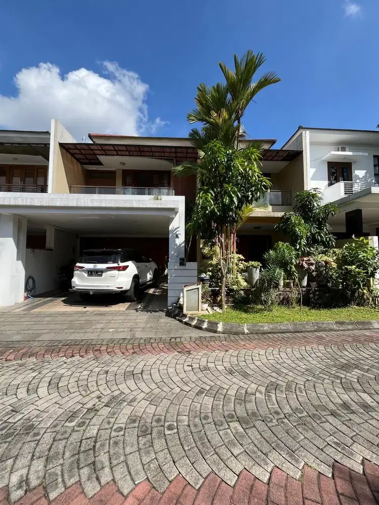 RUMAH MEWAH 2 LANTAI DALAM PERUMAHAN ELITE BALE HINGGIL JAKAL KM 8.5