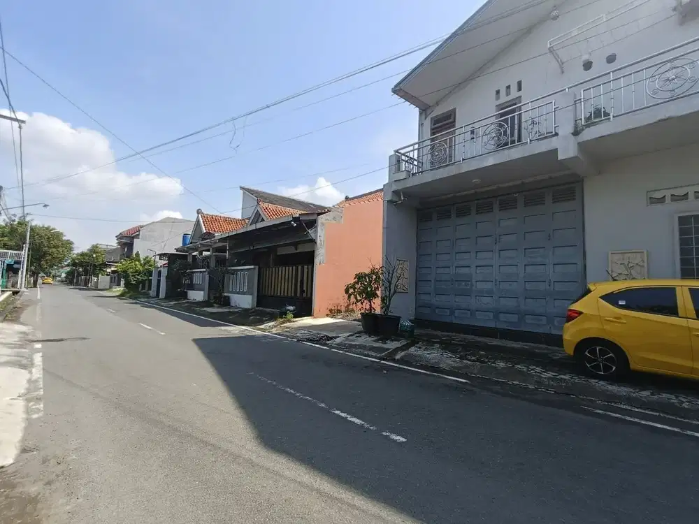 Rumah mewah dan lapangan futsal strategis di Banjarsari solo kota