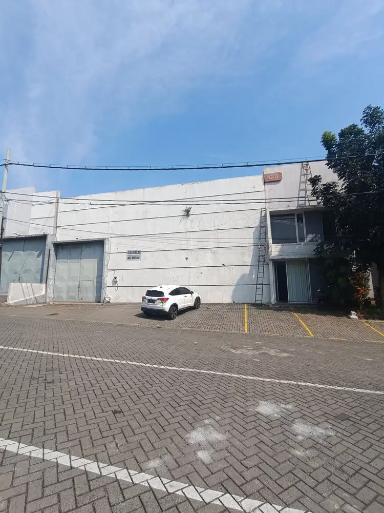 Gudang di dekat pintu tol Singosari Malang