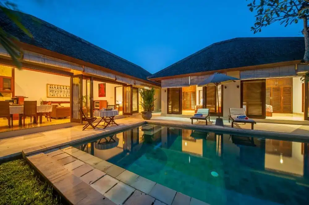 VILLA SEMINYAK JUAL CEPAT HITUNG TANAH SAJA KONDISI TERSEWA