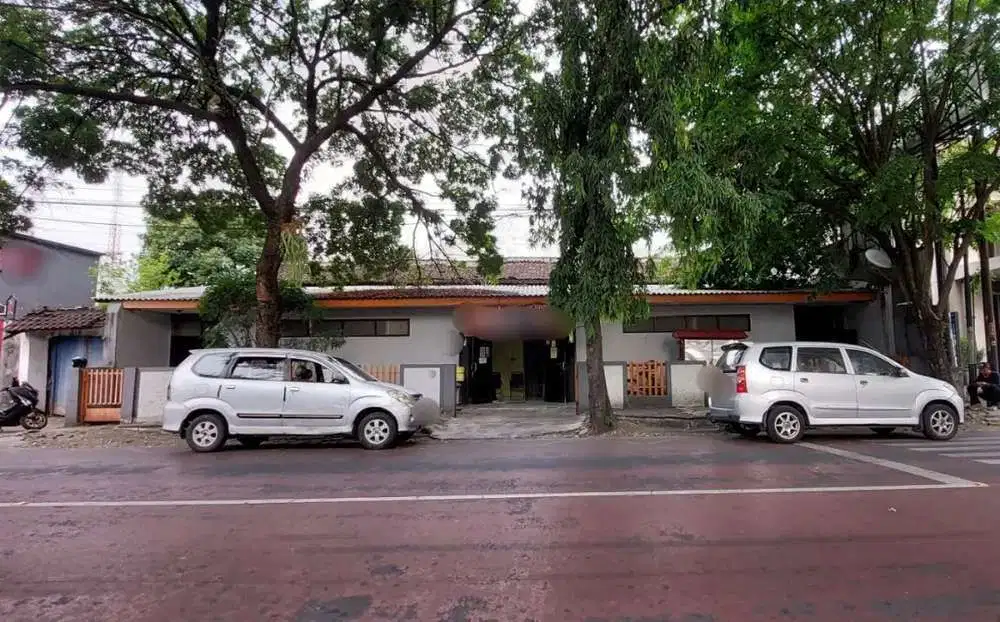 Rumah pinggir jalan raya banjarsari solo ketelan