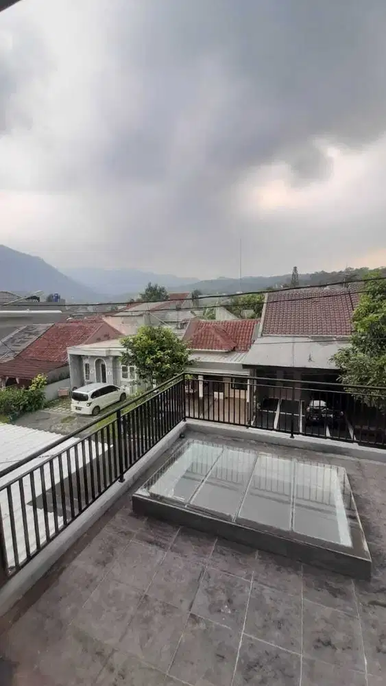 DISEWA RUMAH 2 LANTAI TAHUNAN FURNIS TAMPAK SIRING SENTUL CITY SSR343 A2