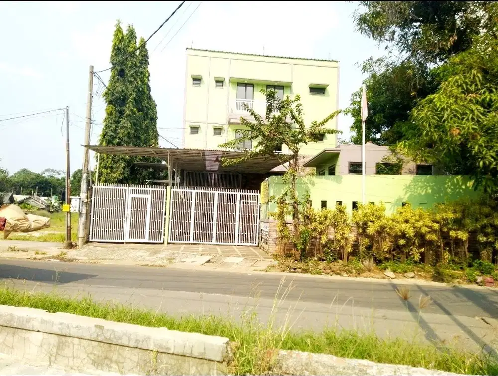Kantor & gudang 3lantai di pinggir jln raya wibawamukti jatisari bksi