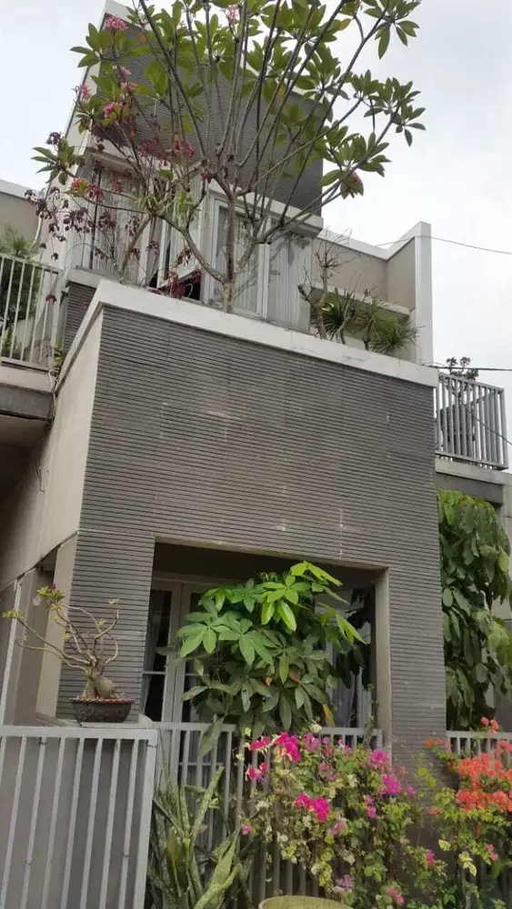 DIJUAL RUMAH DI LEMBAH PINUS SASMITA JAYA - PAMULANG