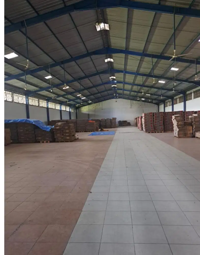 Gudang Siap Pakai Luas 3660m² Akses kontener Dekat Tol