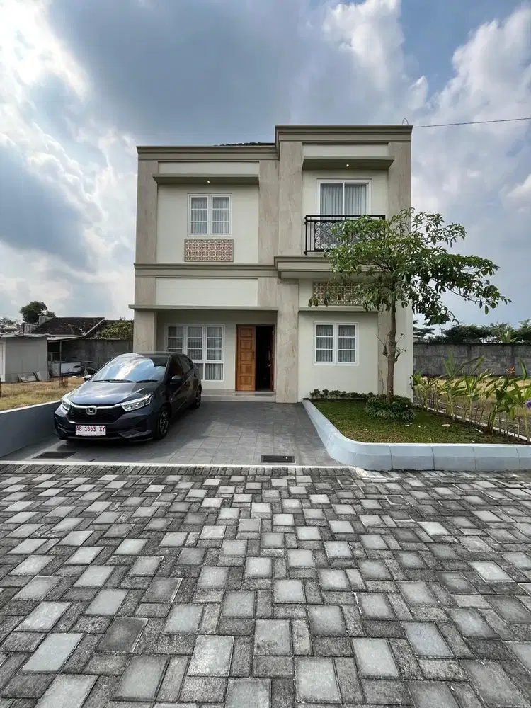 RUMAH MEWAH 2 LANTAI STRATEGIS & BERKUALITAS DI JALAN PALAGAN KM 9