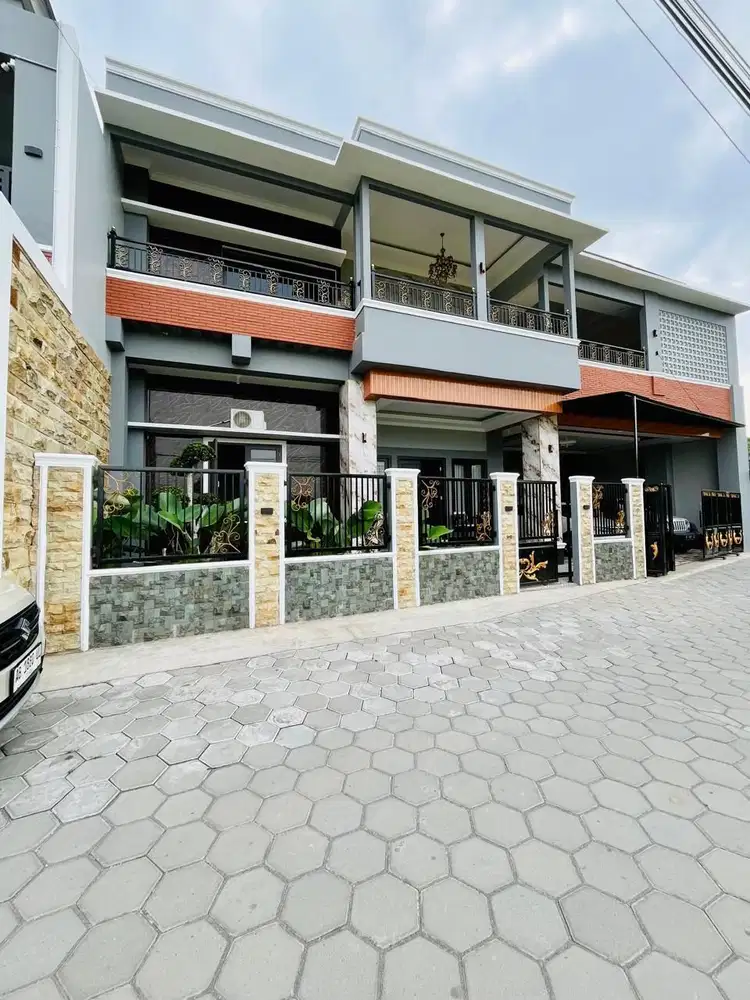 RUMAH MEWAH 2 LANTAI TANAH LUAS DENGAN KOLAM RENANG VIEW SAWAH HIJAU