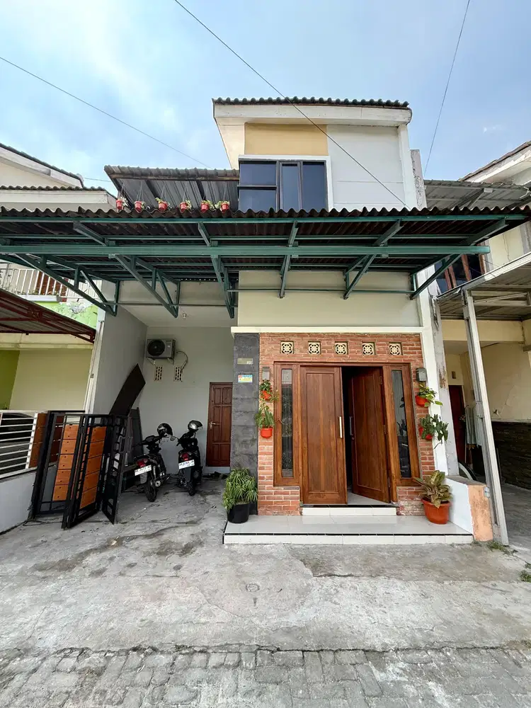 dijual rumah di bantul 2 lantai full furnished dalam cluster wiyoro