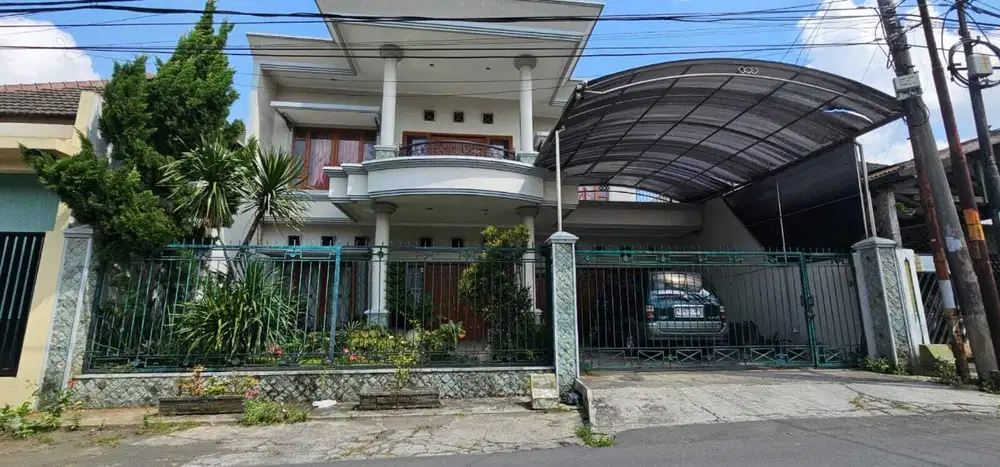 Rumah besar mewah sekitar suhat carport bisa 5 mobil  dekat kampus UB