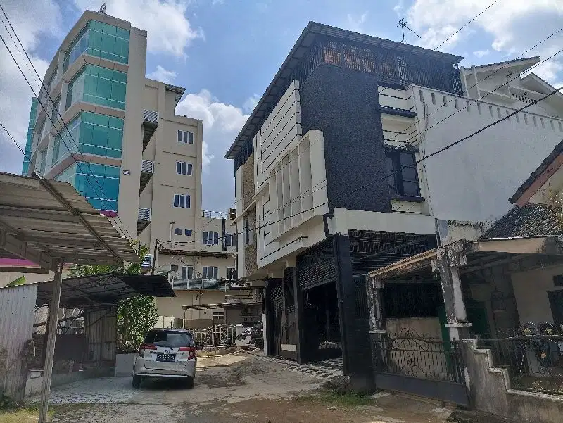 Dijual rumah cantik 3 lantai dlm komplek Citra Bukit Lestari