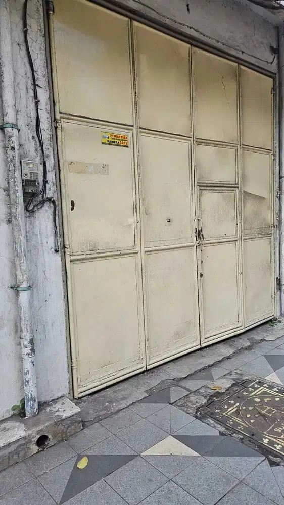 Disewakan Ruko di jalan Kertajaya Surabaya Pusat