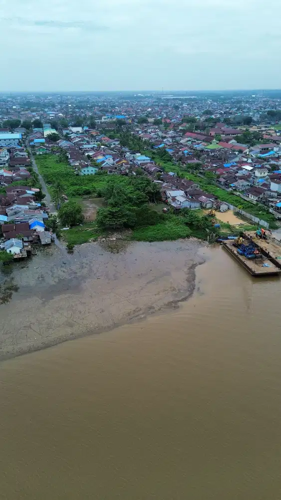 Tanah Jln.Komyos Sudarso Tepi sungai Kapuas