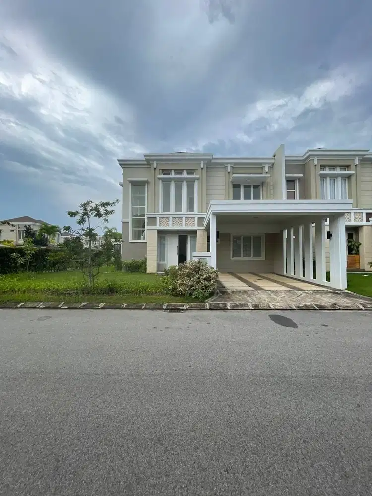 Dijual Rumah Hook direct kolam renang di cluster persea orchard park