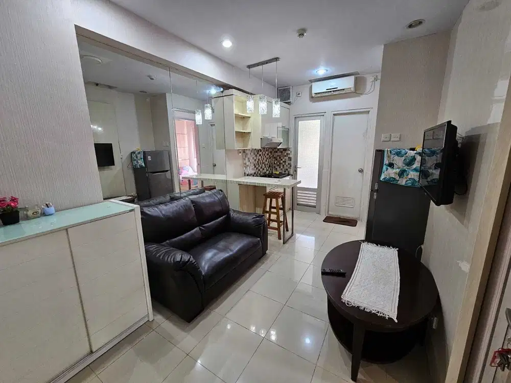Di Sewakan unit Apartemen Tower Grand Emerald Lt.10, 2 kamar furnish