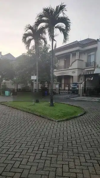 Rumah 2 lantai terawat, asri di Puspita Loka BSD City