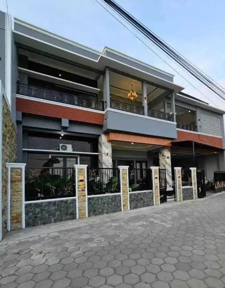 Rumah mewah plus kolam renang pribadi bagus dan siap huni