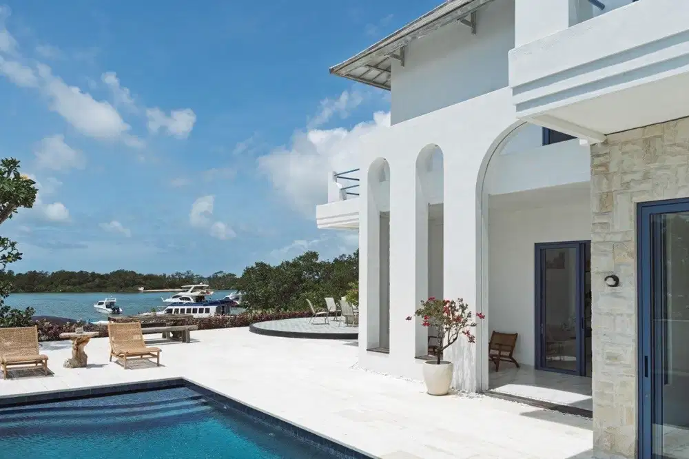 For sale   BEACHFRONT VILLA WITH SPECTACULAR SUNSET SPOT IN BENOA-NUSA