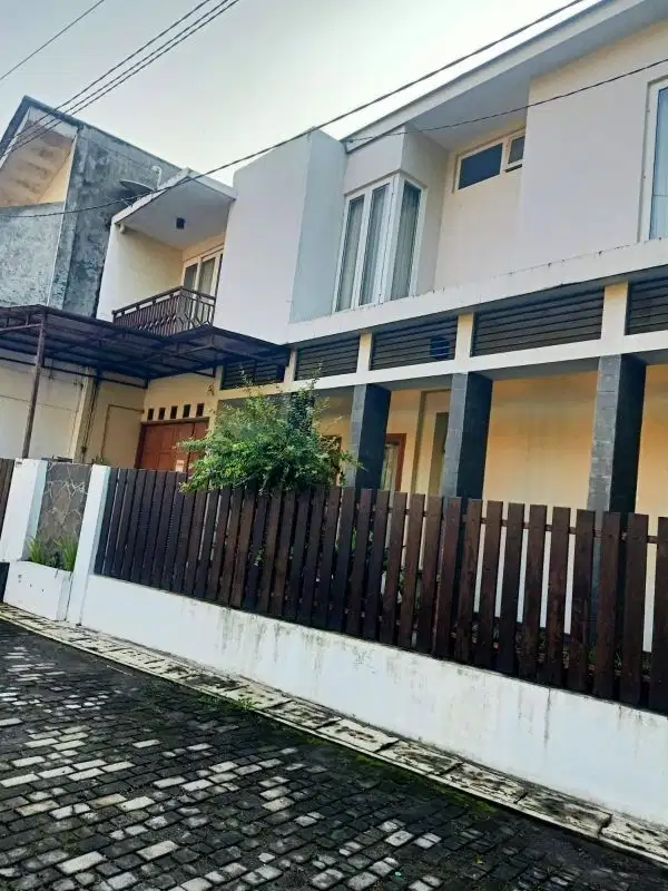 Runah kokoh bagus siap huni du jalan perumnas dekat UPN, STIE YKPN