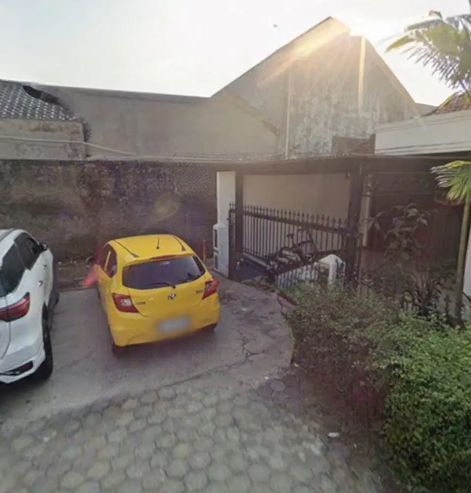 Jual Rumah Parkiran LUAS cocok untuk KANTOR & hunian di Batununggal