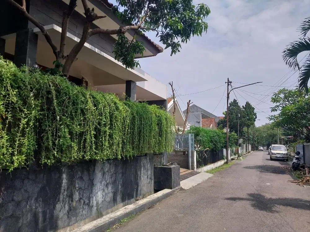 Rumah Mewah Hook Siap Huni di Turangga Lokasi Strategis Nyaman