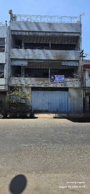 Kembang jepun. Raya Pegirian. Komersial area