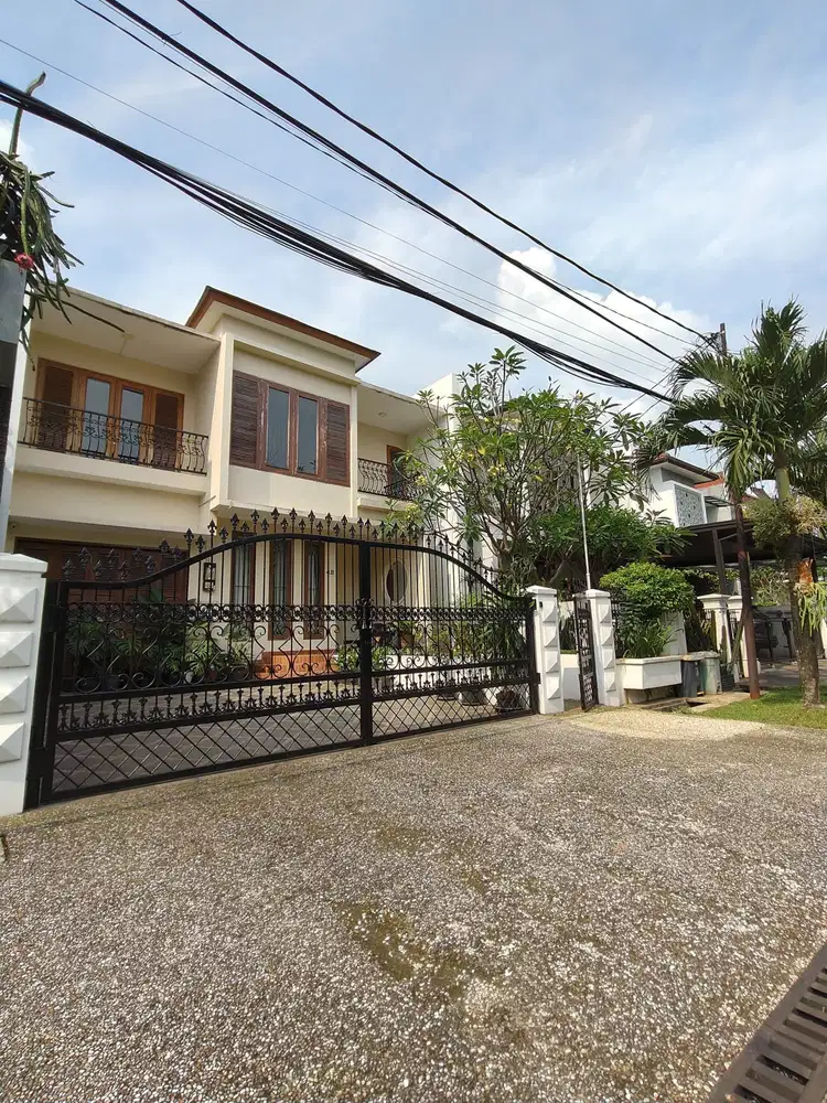 Rumah Mewah Dalam Komplek elite Di Cibubur Jakarta Timur