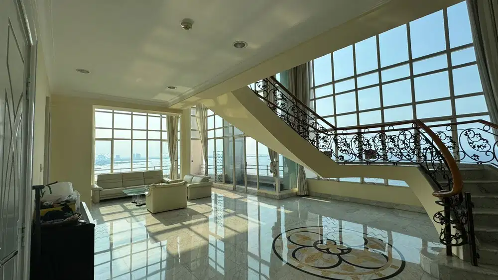 Disewakan Apartement Penthouse 2 Lntai Full Furnish di Pantai Mutiara