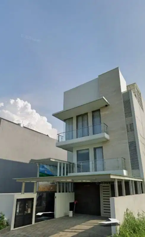 rmh 2LT furnish di pakuwon indah dekat mall